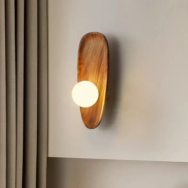 Kirrea Tre vegglampe med frostet glass og LED opp- og nedlys