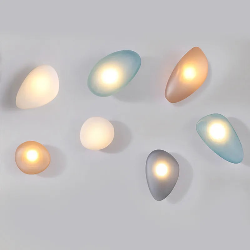 Lirena Farget Glass Vegglampe med Akryl Detaljer