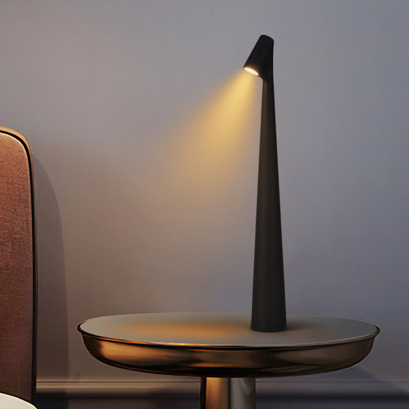 Nordisk sladdlös LED-bordslampa för läsning och matbordet