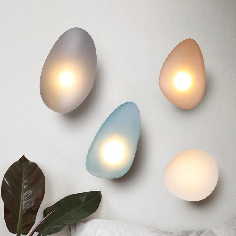 Lirena Farget Glass Vegglampe med Akryl Detaljer