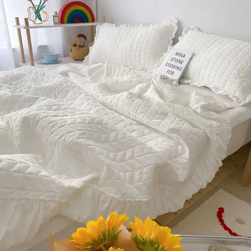 Seersucker Bedding Set | Lightweight Summer Quilt with Ruffled Edges | Versatile Comfort for All Seasons 4