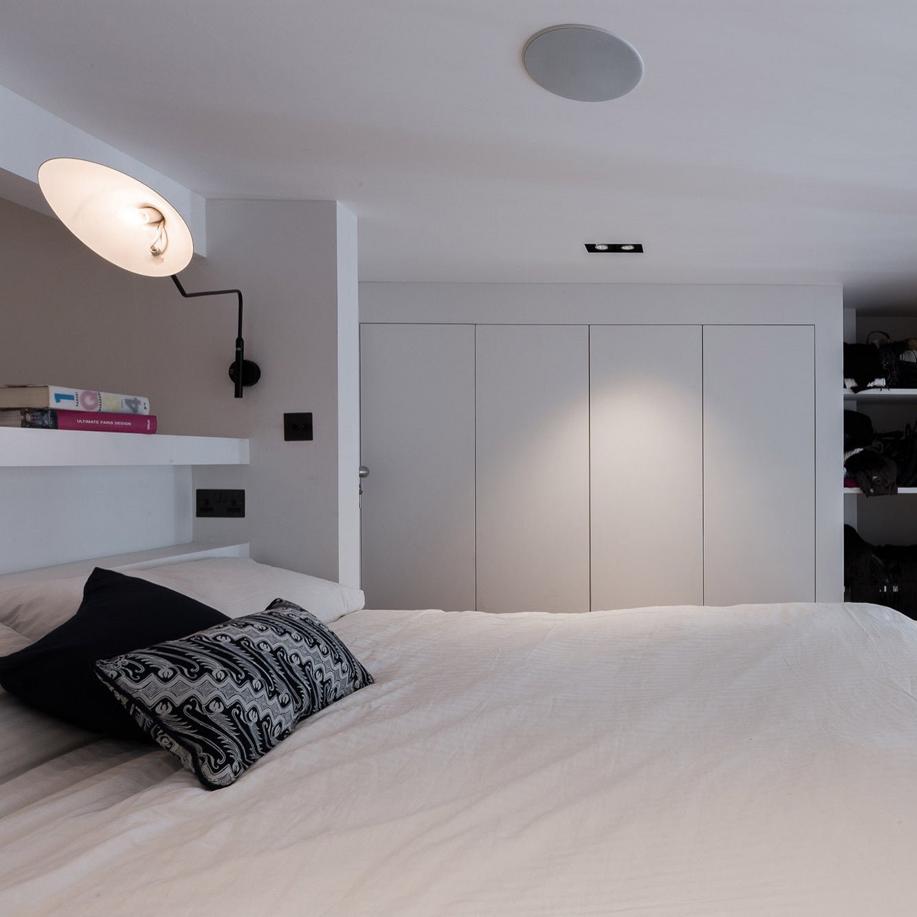 Luminelle | Elegant Sculptural Wall Lamp | Orntli