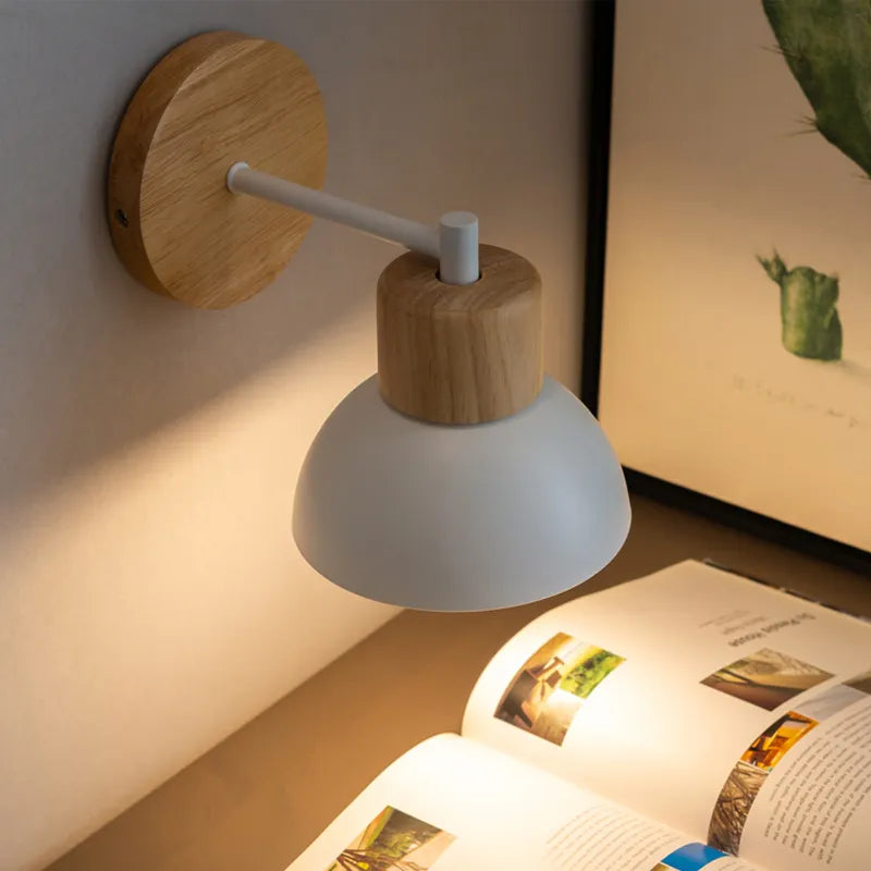 Liora Northwind Fugleformet silhuett Nordisk tre vegglampe med justerbar LED-arm