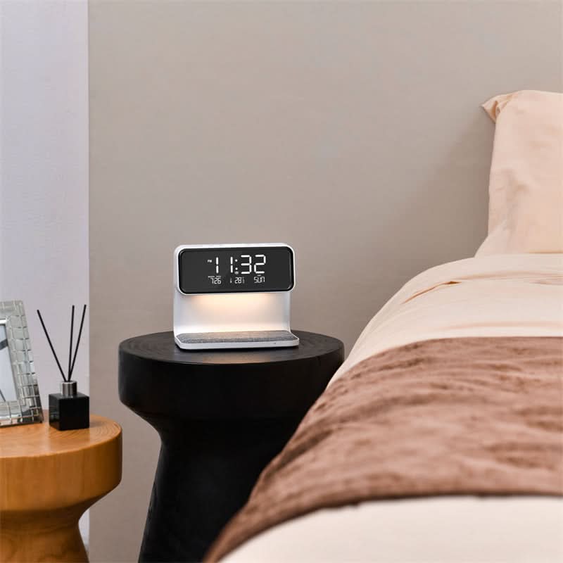 LumaNova Klar LCD Vekkerklokke med Dimbar Nattbordslampe og Trådløs Rask Lading