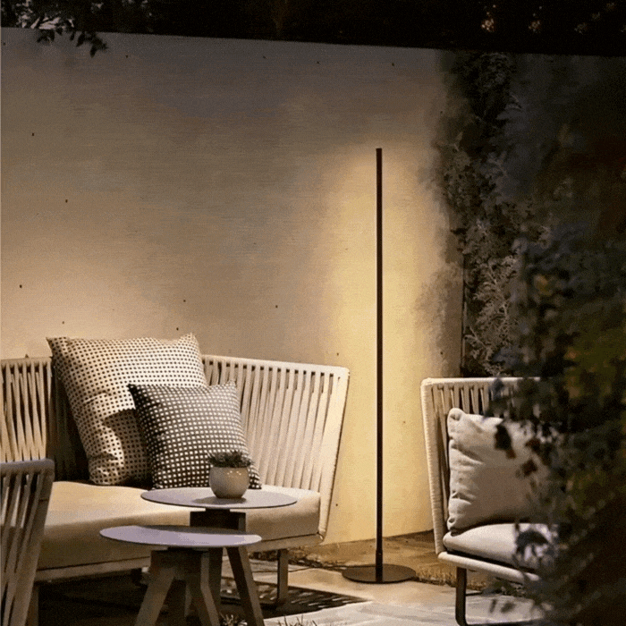 Stojací LED lampa FLORENCE pro atmosféru a styl v obývacím pokoji | compagnien