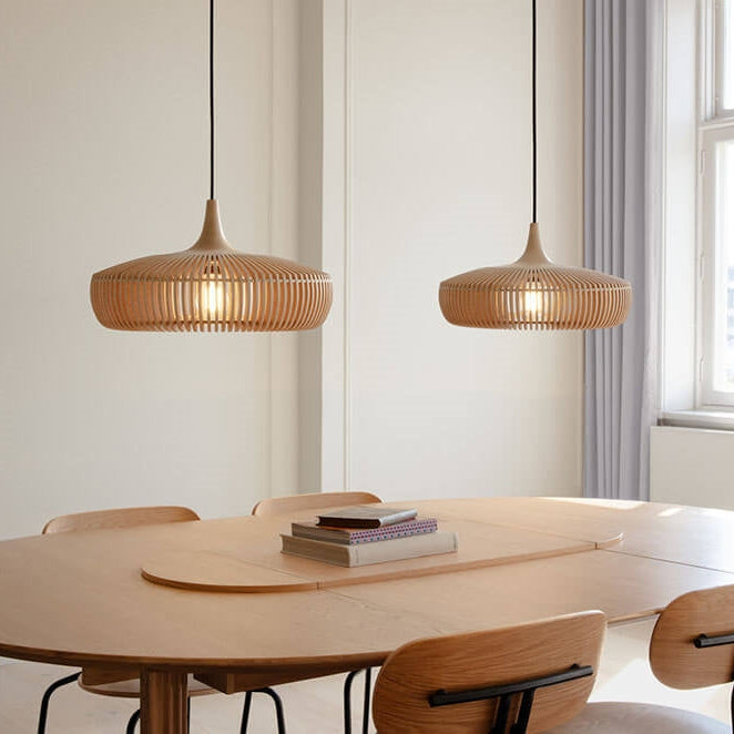 Lampada a sospensione in legno naturale per uso interno con paralume a cupola semplice