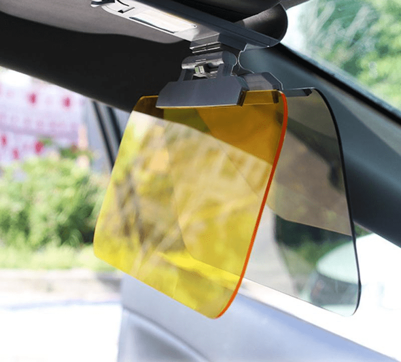 Parasole per auto NovaGuard per una guida senza abbagliamento e il comfort del conducente