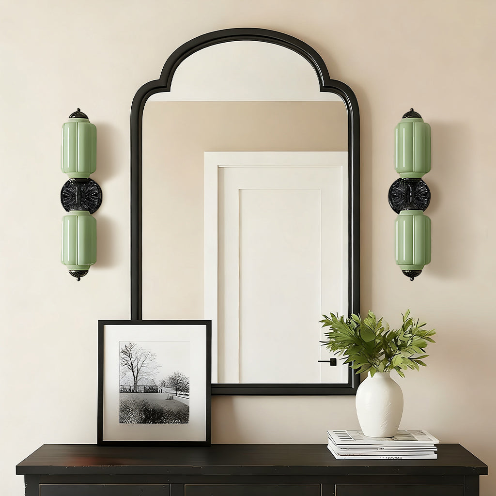 Lampa z mlecznego szkła inspirowana stylem Art Deco do toaletki w stylu vintage