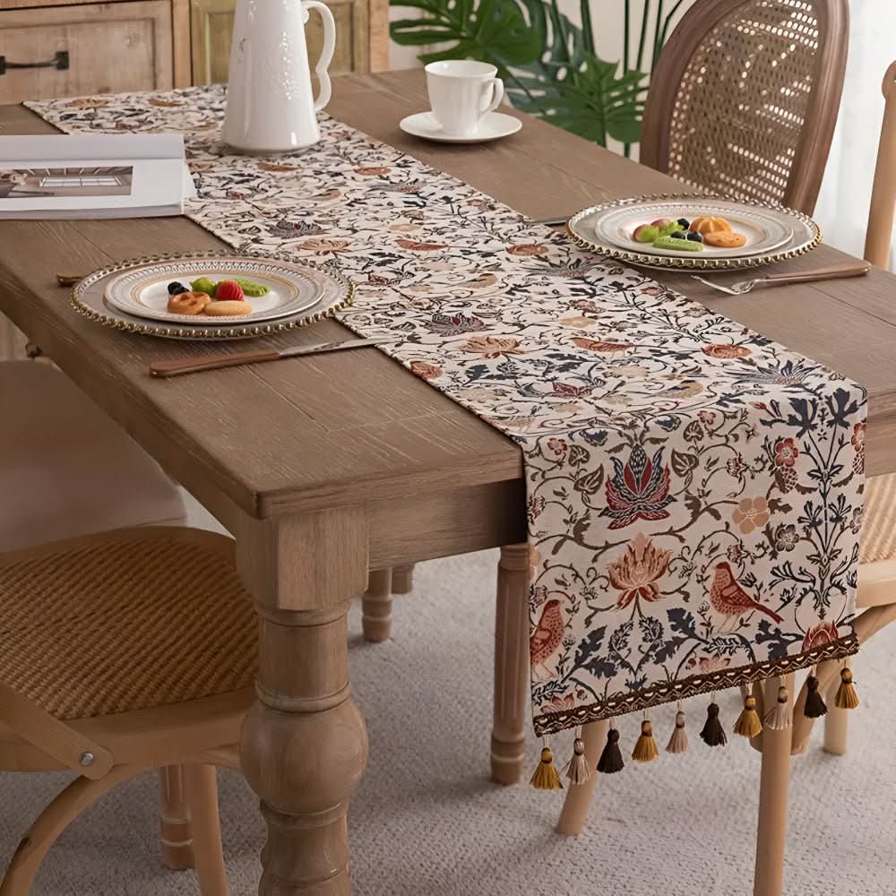 HeritageWeave Tischläufer Jacquard mit floralem Vogelmotiv für Esszimmer, mit Fransen an den Rändern