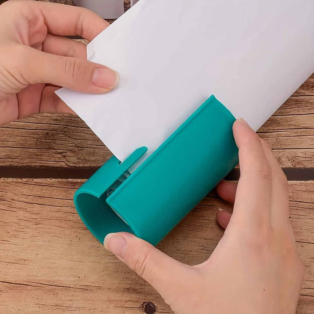 NovaTrim mini řezačka papíru s ochrannou čepelí pro bezpečné balení dárků