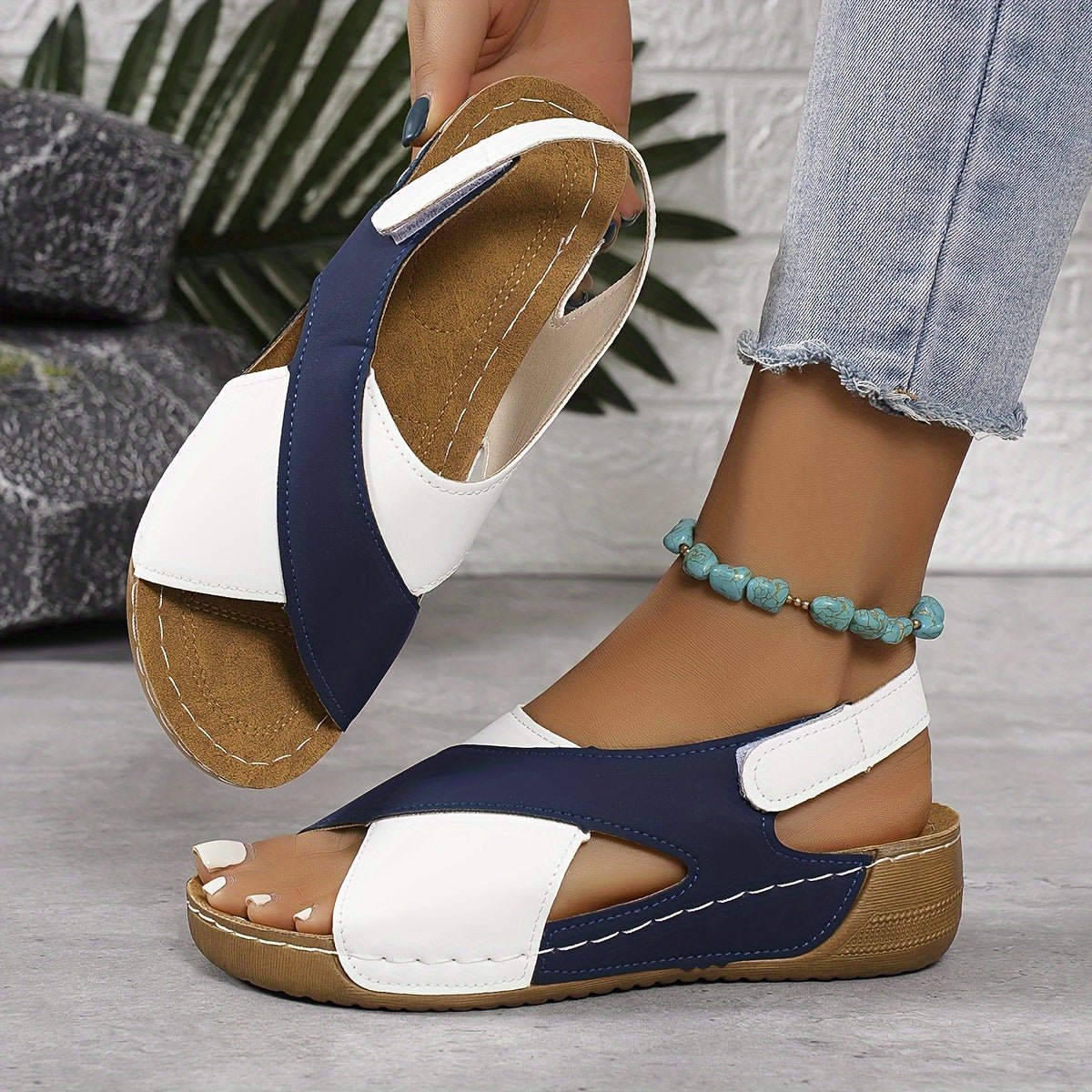 Lightweight Hiking Sandals For Women With Adjustable Straps And Various Sizes