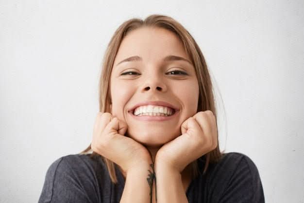 NovaSmile zubní protéza pro dospělé s přizpůsobitelnými čočkami pro přirozené nošení na denní použití