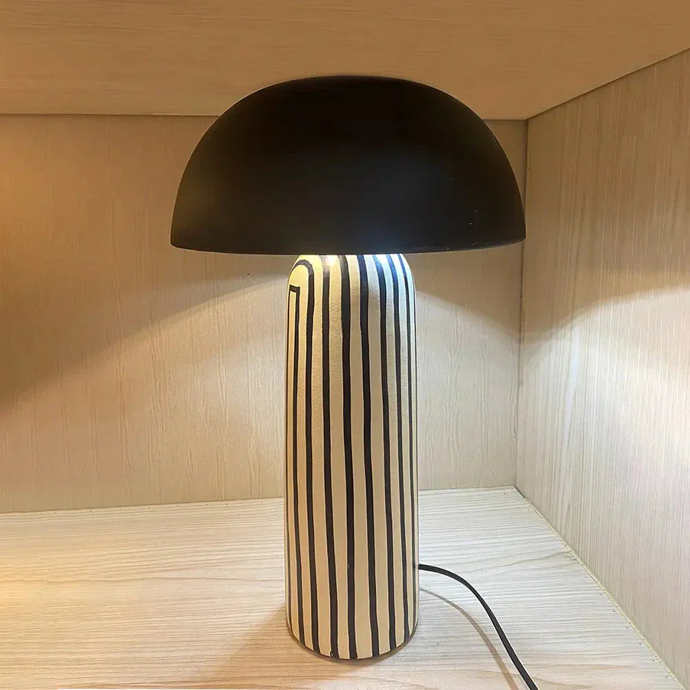StripeGlow LED bordlampe for hjem, kontor og skrivebord
