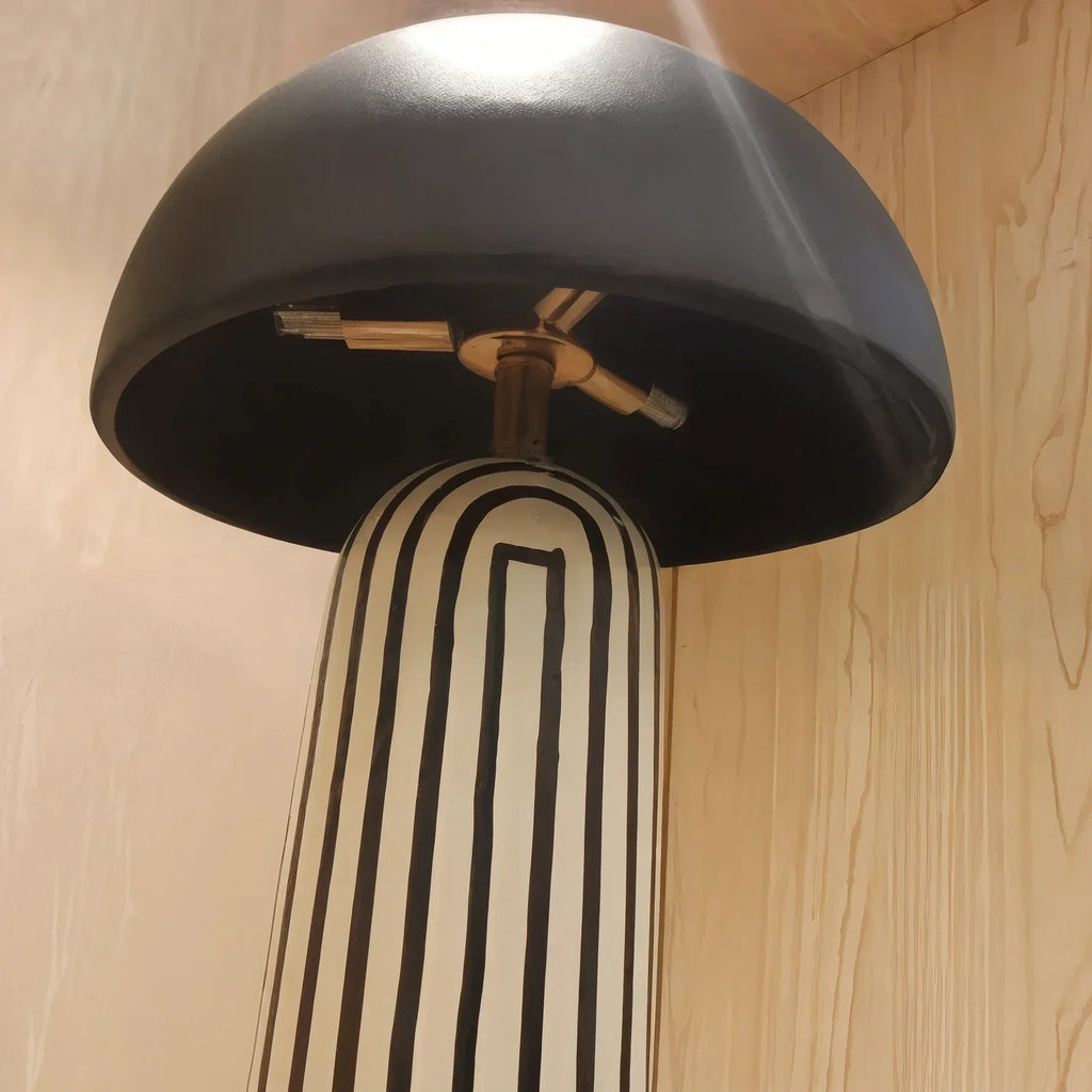 StripeGlow LED bordlampe for hjem, kontor og skrivebord