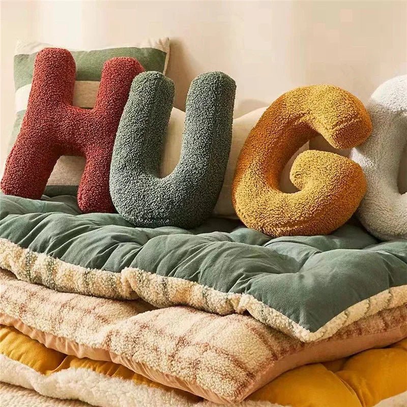 ALPHORA Velvet Alphabet Cushion pro vlastní domácí dekoraci