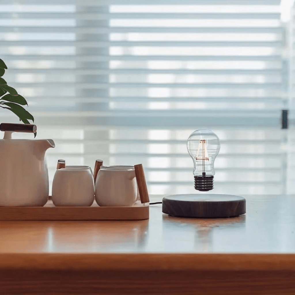 Żarówka LED LumiGlide z lewitacją magnetyczną i sterowaniem dotykowym