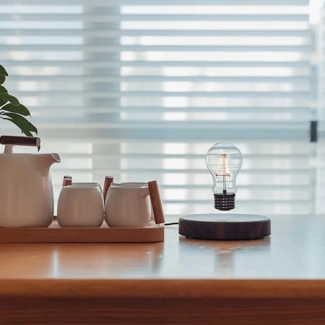 Żarówka LED LumiGlide z lewitacją magnetyczną i sterowaniem dotykowym
