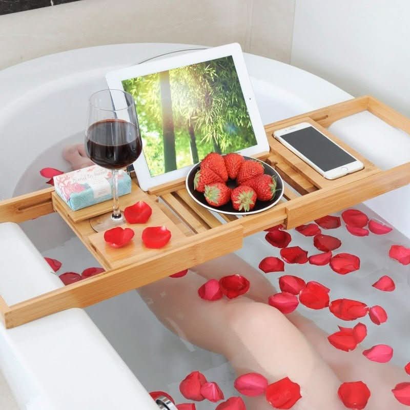 Vassoio da Bagno Estensibile in Bambù Aurevo con Porta Bicchiere da Vino e Porta Libri