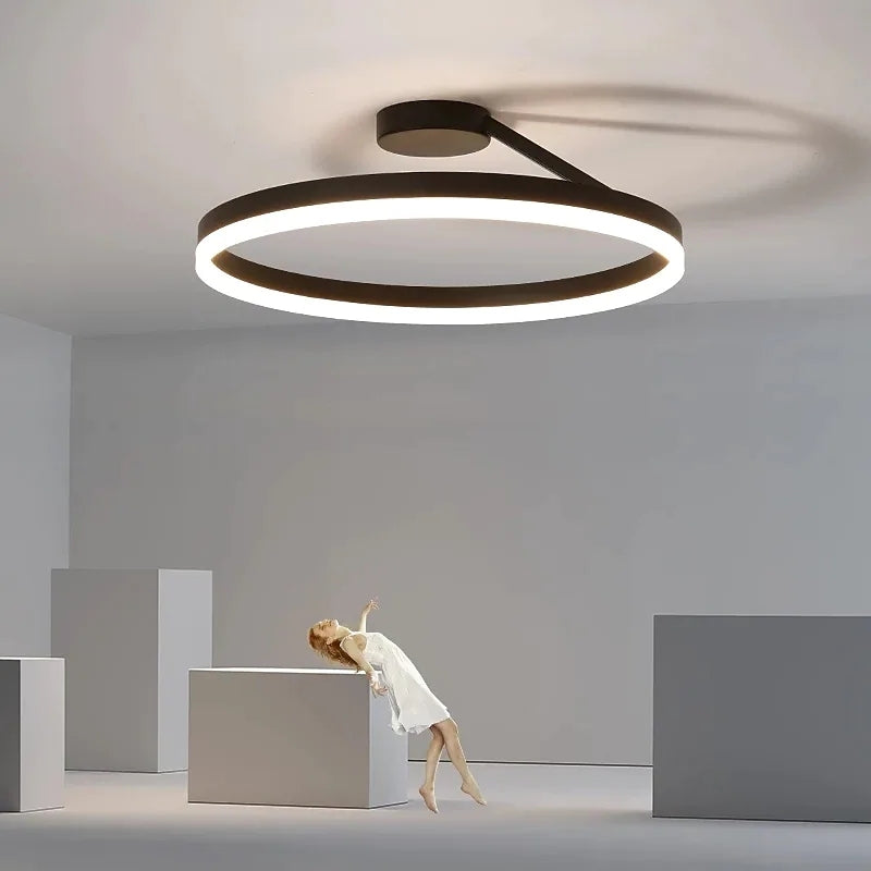ArishaGlow - Elegantní stropní LED lampa v zlaté barvě a kovu