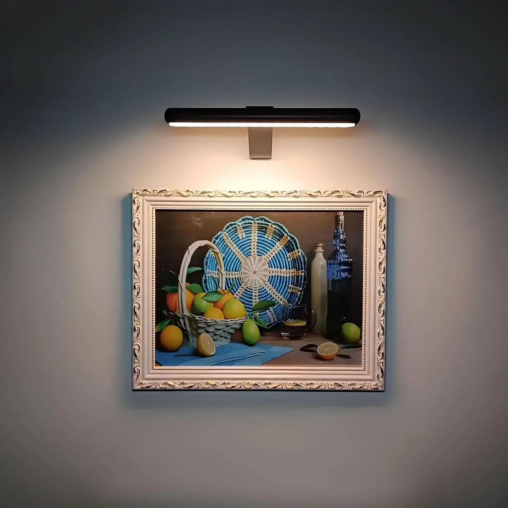LumaArc trådløs LED vegglampe med roterbart hode for gallerivegger