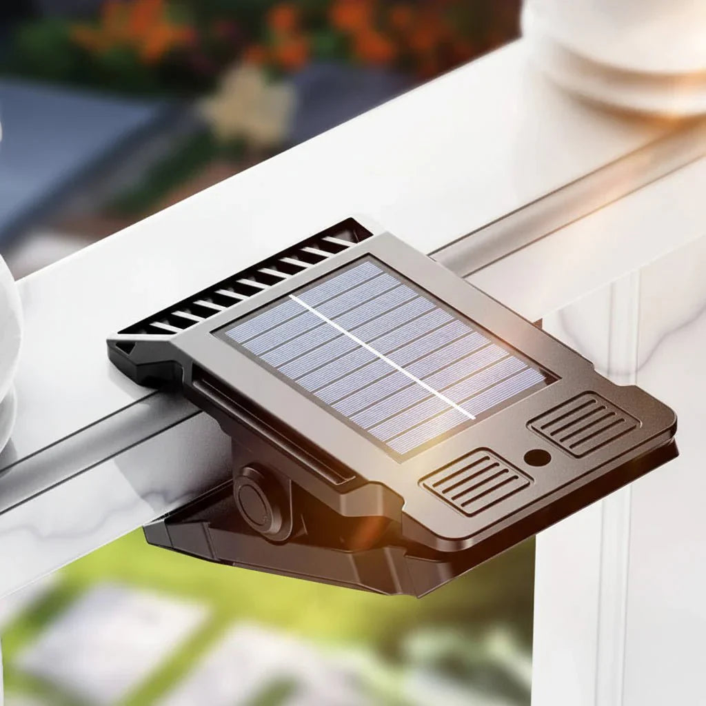 CLIPGLOW Outdoor Clip Light With Solar Power For Patio And Garden