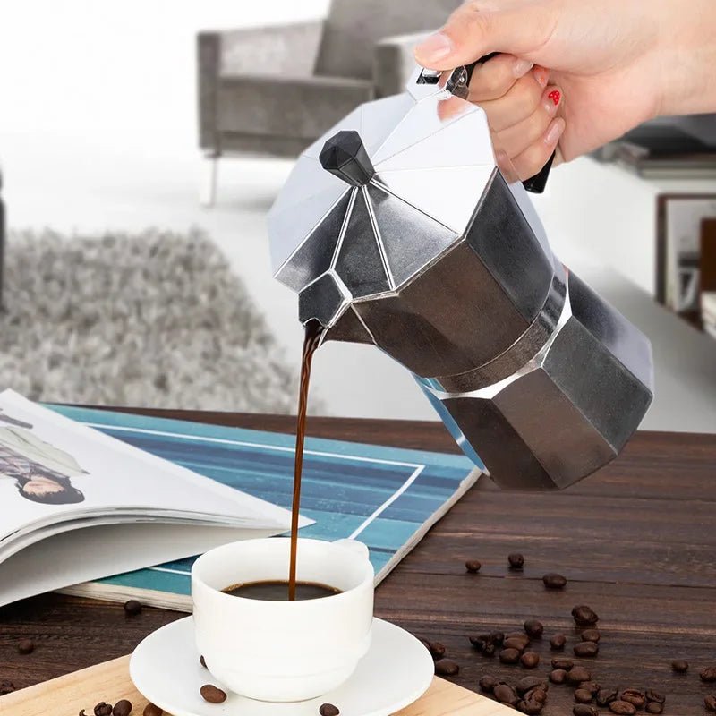 COFFEELORE espressomaskine i aluminium fra Italien til rig kaffe