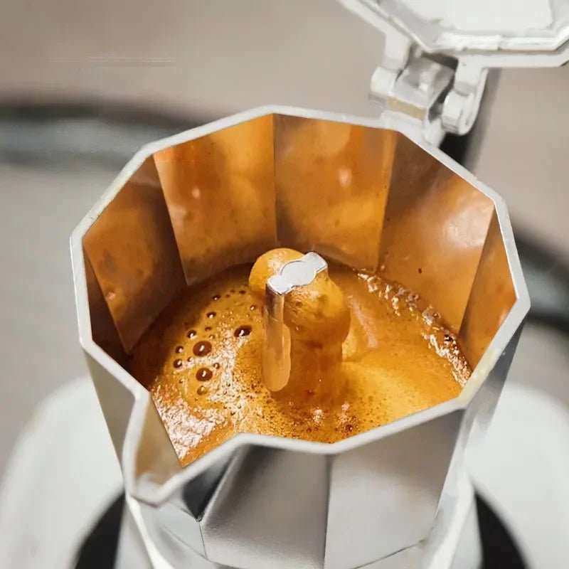 COFFEELORE espressomaskine i aluminium fra Italien til rig kaffe