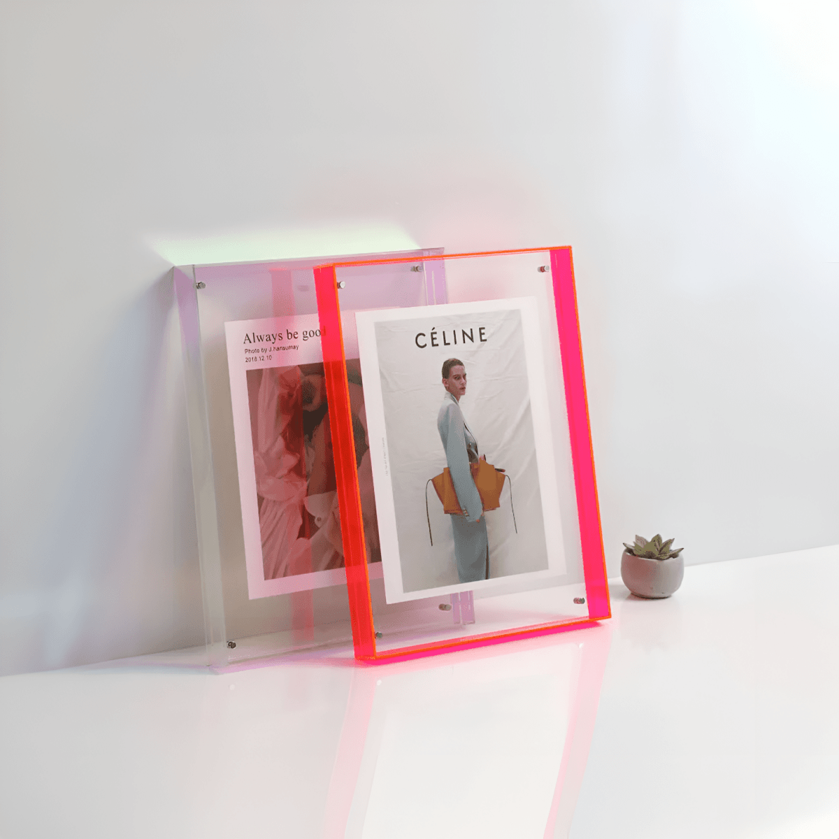 Crystaframe Klar Akryl Billedramme til Et Elegant Flydende Display
