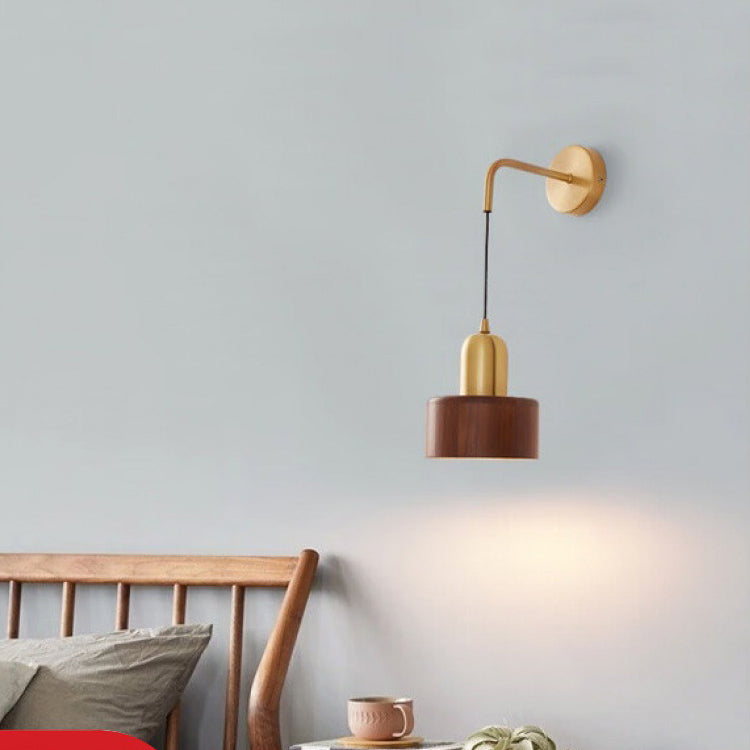HearthWren Rustikk Tre Vegglampe med Messingfinish