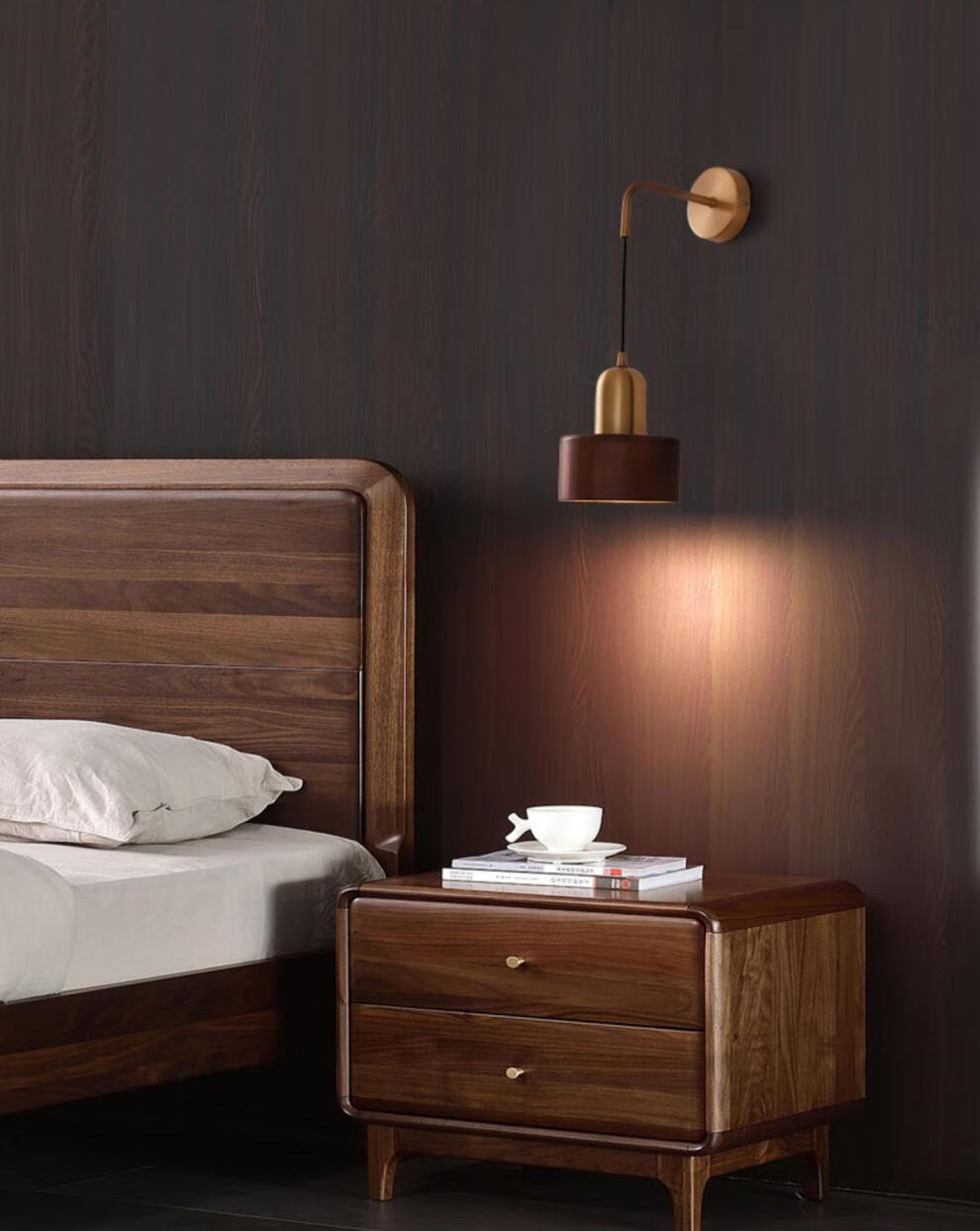 HearthWren Rustikk Tre Vegglampe med Messingfinish