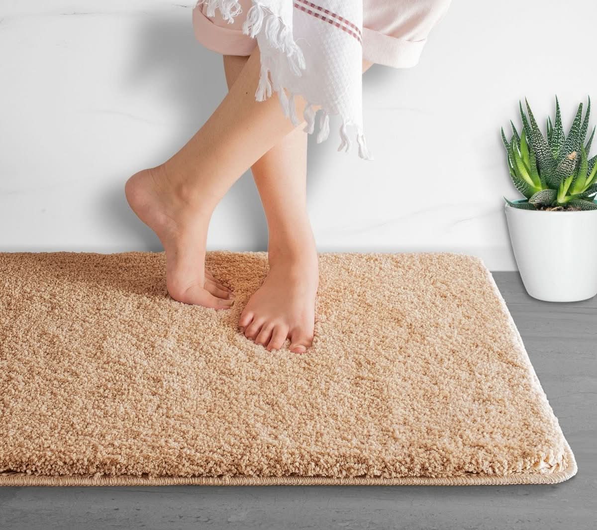 Luxura UltraSoft Bath Mat With Anti Slip Backing And Super Absorbent Microfiber