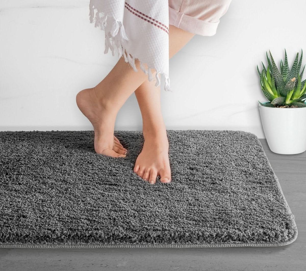 Luxura UltraSoft Bath Mat With Anti Slip Backing And Super Absorbent Microfiber