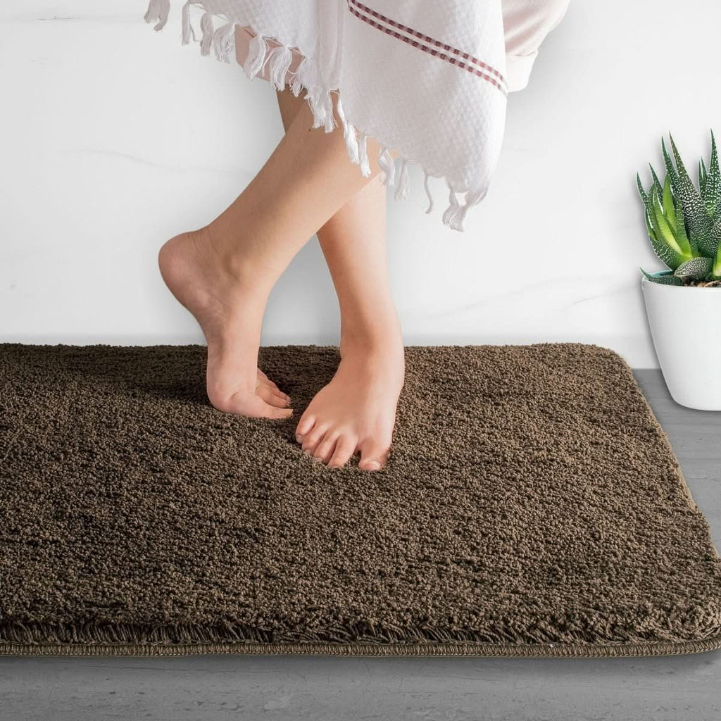 Luxura UltraSoft Bath Mat With Anti Slip Backing And Super Absorbent Microfiber