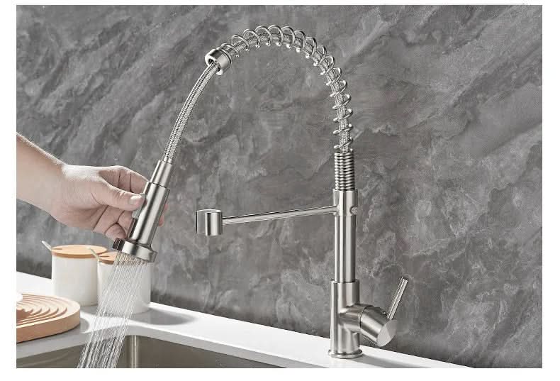 DualFlow schwarzer und goldener Messing-Küchenhahn mit zwei Ausläufen und einem Hebel