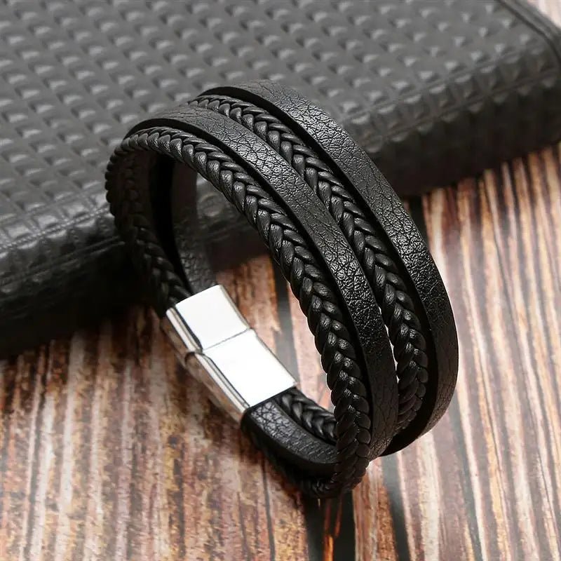 Pánský náramek EDGEKNOT s minimalistickým pleteným designem a kovovým gravírovatelným detailem