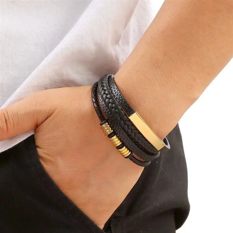 Pánský náramek EDGEKNOT s minimalistickým pleteným designem a kovovým gravírovatelným detailem