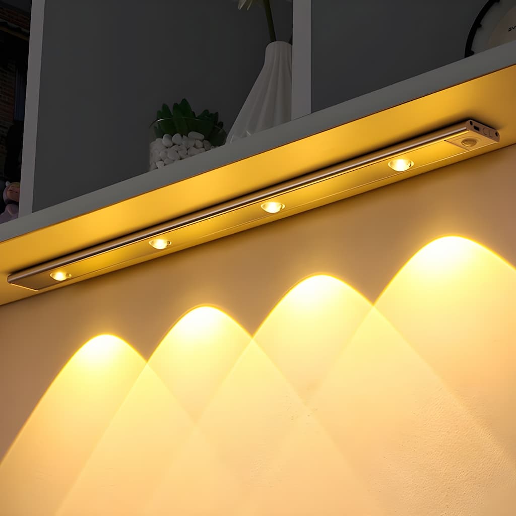 Lampada LED smart wireless con sensore di movimento per proprietari di casa