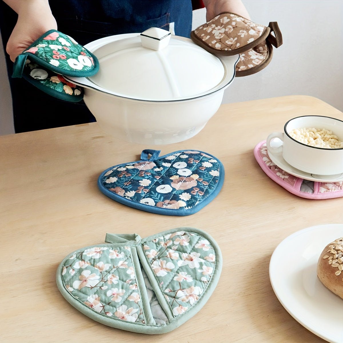 FloralHeart Vintage Potholders Set For Heat Resistance | compagnien