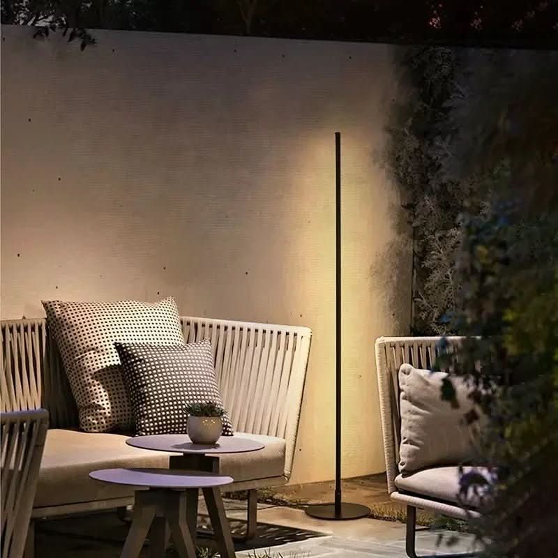 Stojací LED lampa FLORENCE pro atmosféru a styl v obývacím pokoji | compagnien