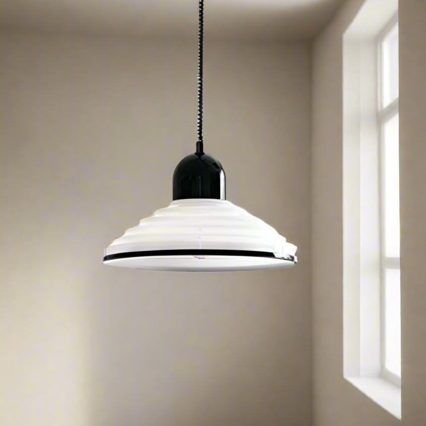 Beaumont | Francouzská závěsná lampa s krémovým sklem do jídelny