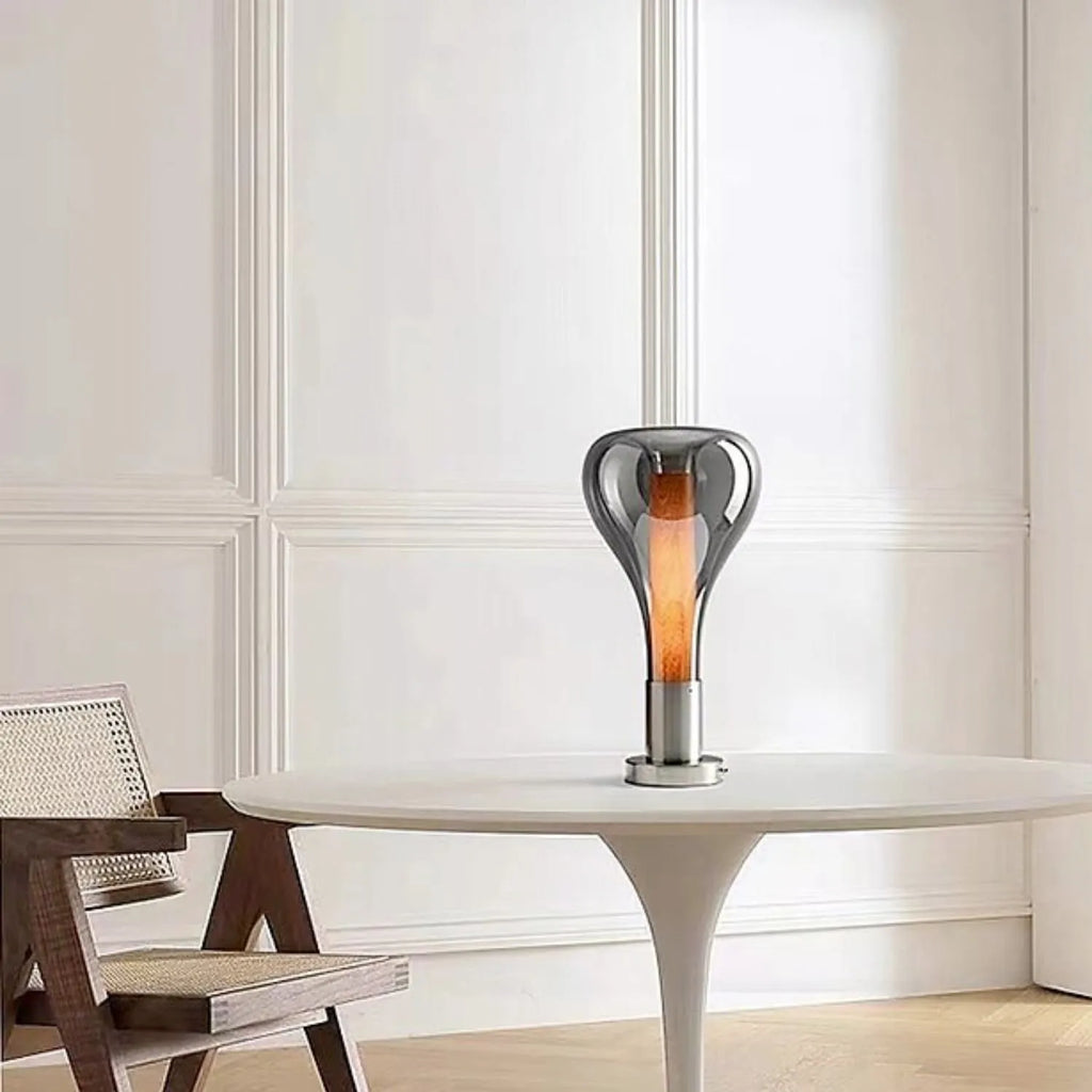 Aurelia Fluid Art-lampe med lava-inspirert glasskulptur og stemningsbelysning