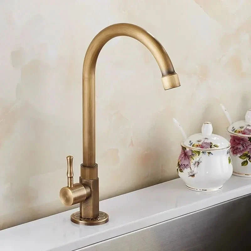 Aethel Wasserhahn mit hohem Auslauf in antiker Messingoptik 300 mm
