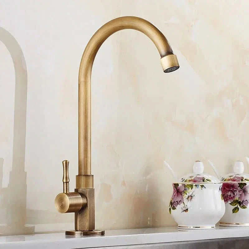 Aethel Wasserhahn mit hohem Auslauf in antiker Messingoptik 300 mm