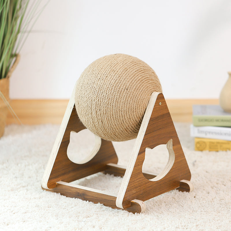 Tiragraffi in legno per gatti con corda di sisal e palline da gioco
