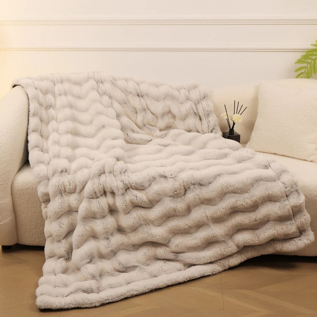 HUGLUXE plüss polár takaró műnyúl részletekkel, kétoldalas