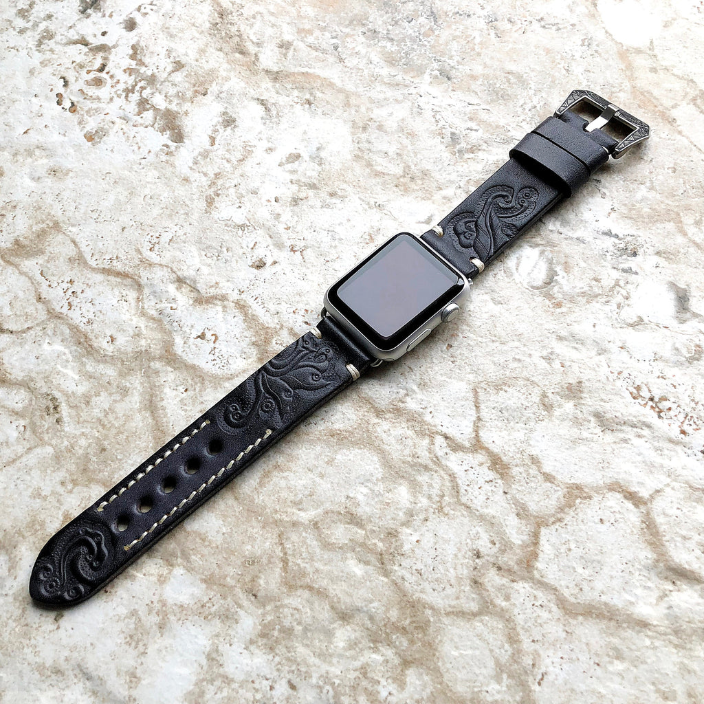 Håndgraveret præget læderrem til Apple Watch