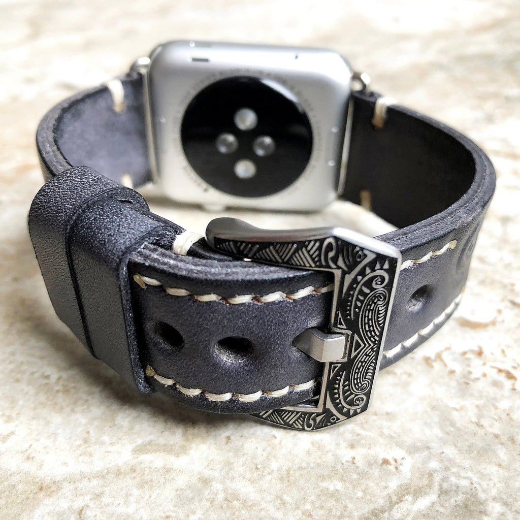 Håndgraveret præget læderrem til Apple Watch