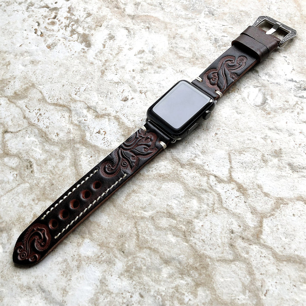 Håndgraveret præget læderrem til Apple Watch