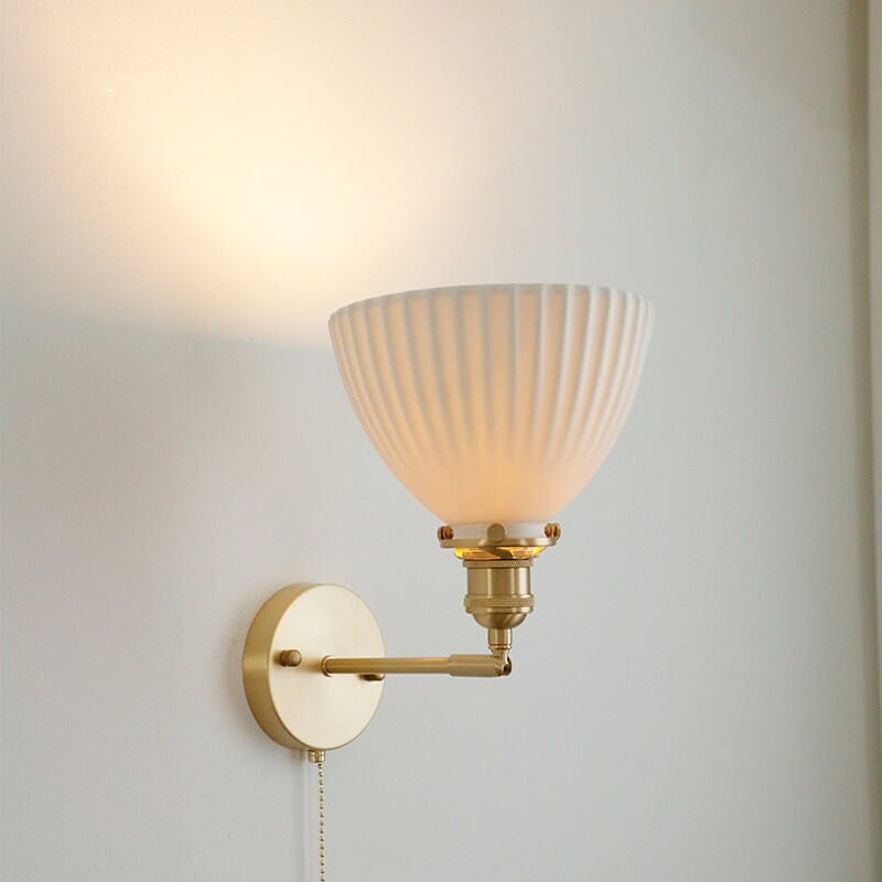 Astraea Keramisk Vegglampe | Plissert Koppskjerm Pære inkludert