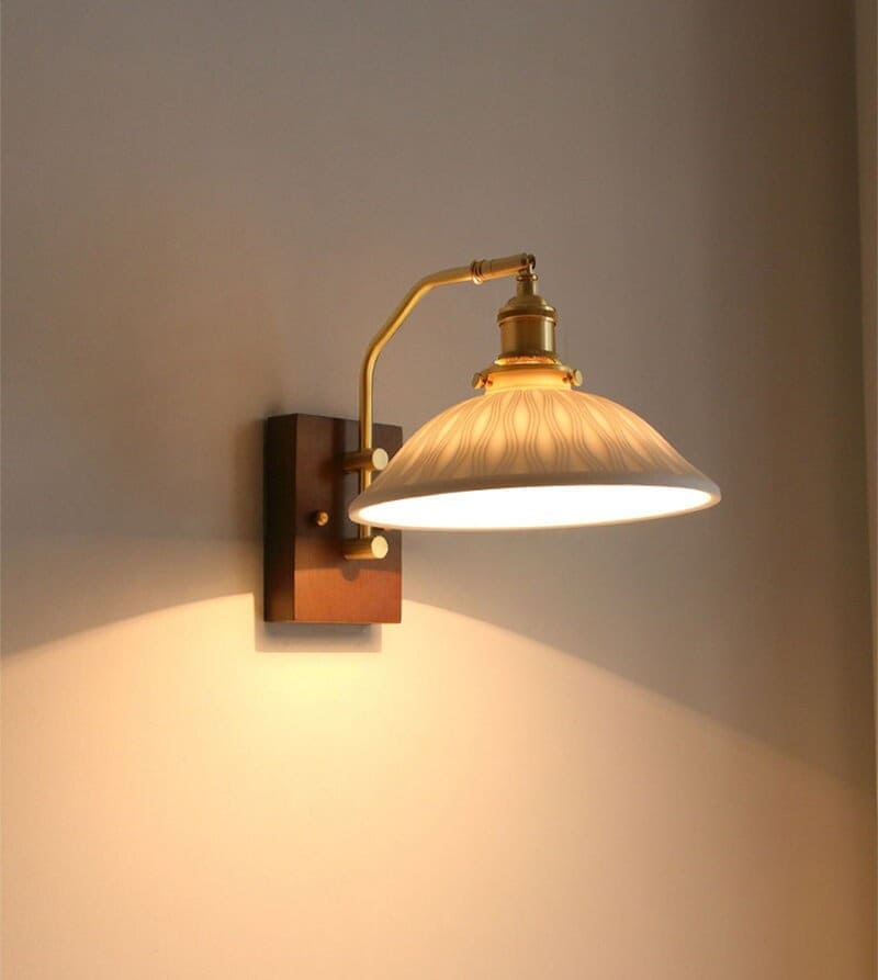 Astrael Vintage Keramisk LED Vegglampe med Valnøttre